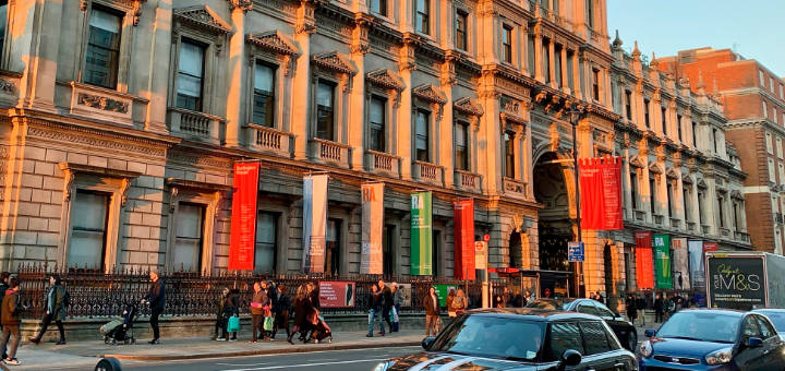 ロイヤルアカデミー オブ アーツの外観